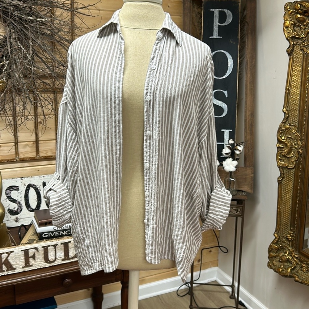 Soft crinkly wear with everything top